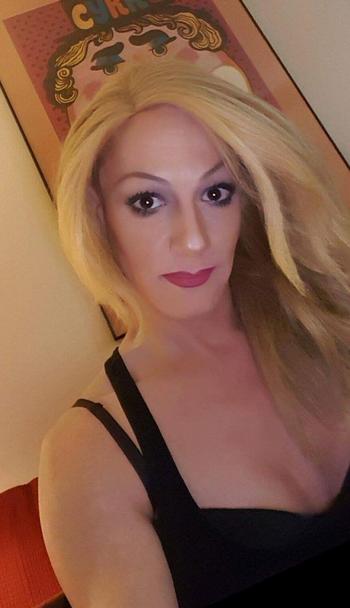 HOT & SEXY shemale looking to put a smile on your face!!