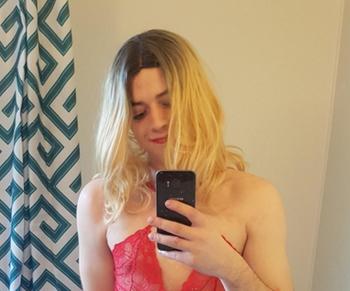 High End and beautiful 19yo HUNG top girl