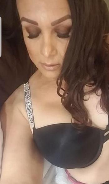 LATINA TRANSEXUAL VISITING 1 DAY ONLY