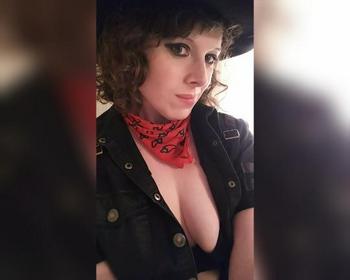 Bouncy trans goth play toy looking for fun