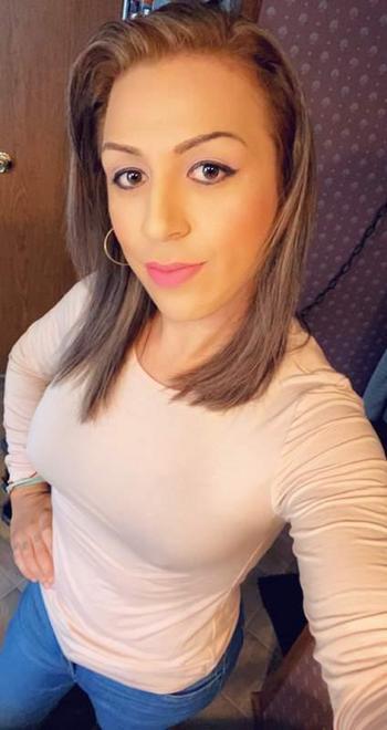 Sexy Translatina Hosting