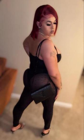 VISITING ? BUBBLE BUTT BADDIE WITH A FULLY FUNCTIONAL SURPRISE?? INCALL AND OUTCALL