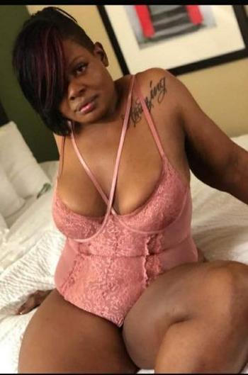 IM AVAILABLE NOW....THE SEXY TALL ...MS KALIMA MOMMA...OUTCALLS AND INCALLS ARE AVAILABLE NOW