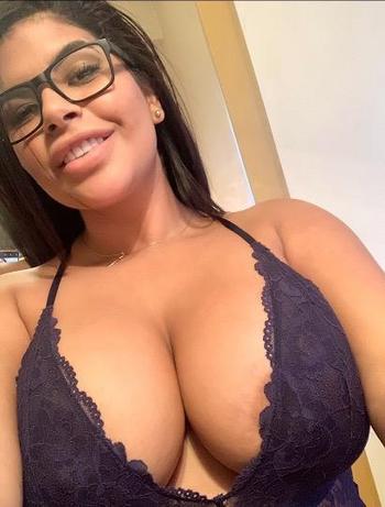 Hey guy's????,i'm here for fun?????come have an amazing day with me i'm available ??anytime