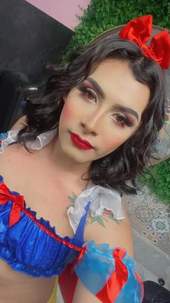 Sexy trans Latina súper caliente ?