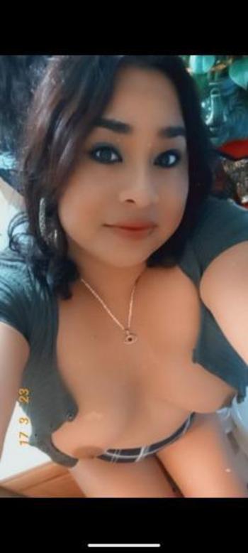 hola soy Casandra estoy disponible en hyattsville MD