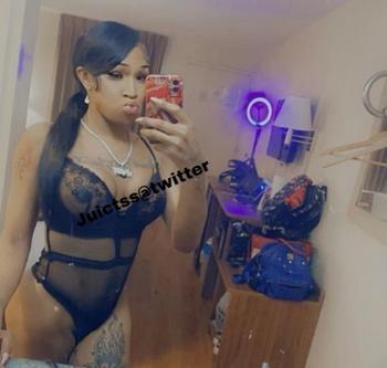 ?(HOSTING /mobile .....Sexy Thick Lightskin (TS SKYBELLA)??